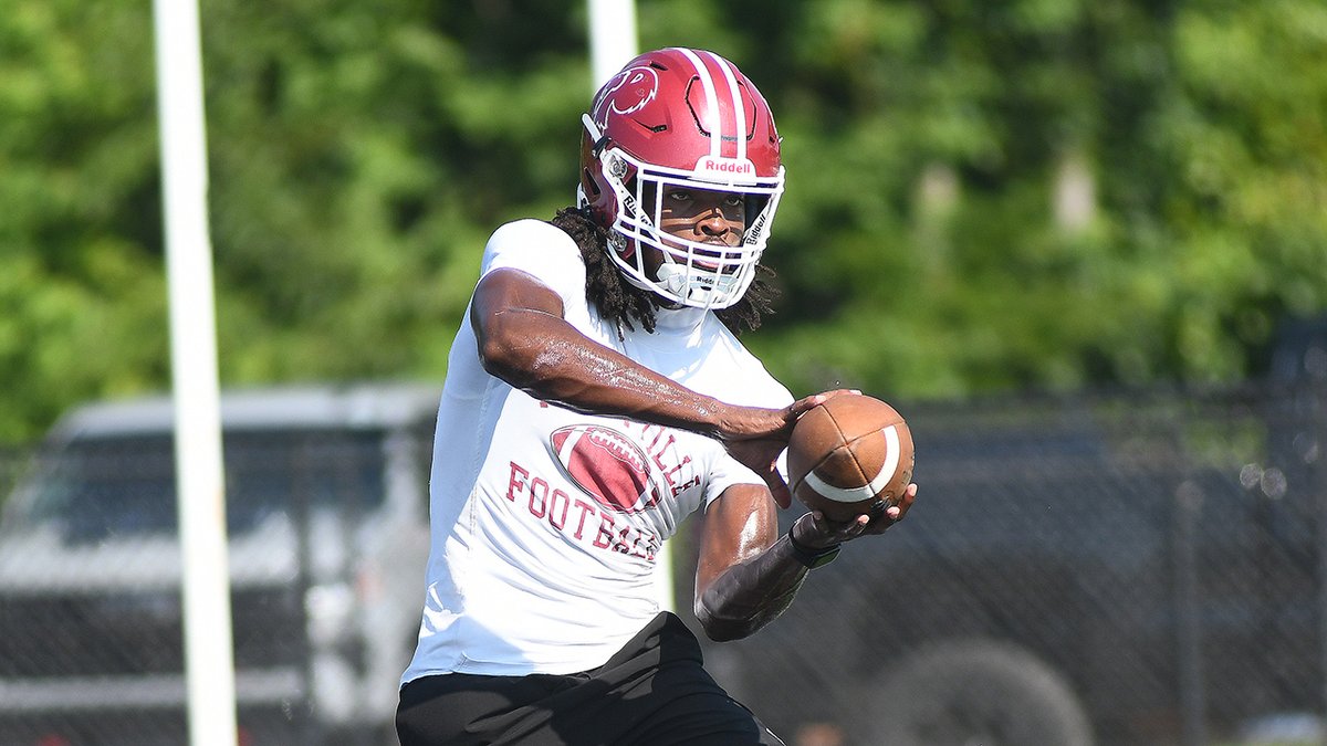ITATJason's tweet photo. Got to watch @AuburnHighFB and @PrattFootball this morning and there were dudes everywhere. Battle between @1take_D33 and @Dvandyke3jr was fun to watch. Some thoughts
https://t.co/3jLGpES63u https://t.co/J63rZsdAdk