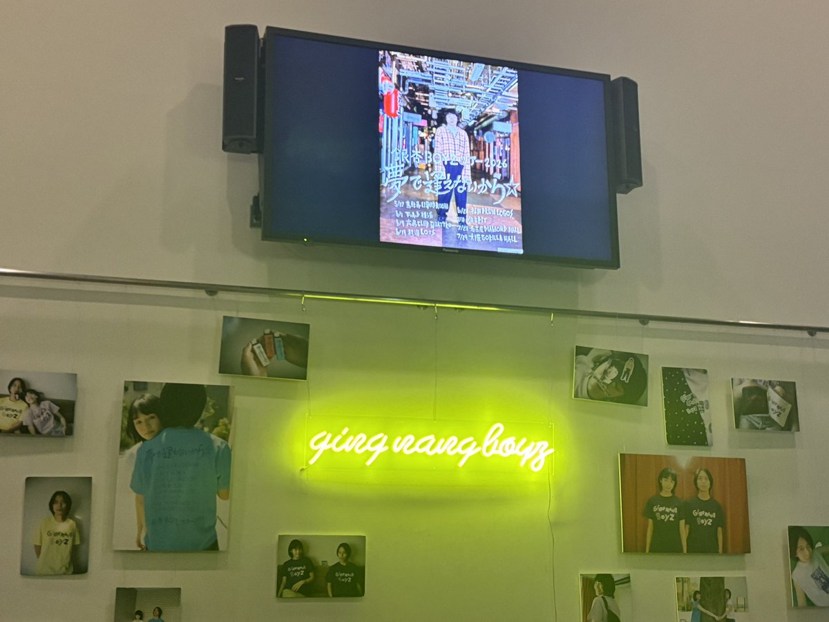 u_____m3's tweet photo. 初めての仙台遠征！3年振りの銀杏BOYZ
泣いて歌ってもみくちゃになったけど良い夜になりました、、、峯田ありがとう（ ; ; ） https://t.co/xVBy5SiOMh