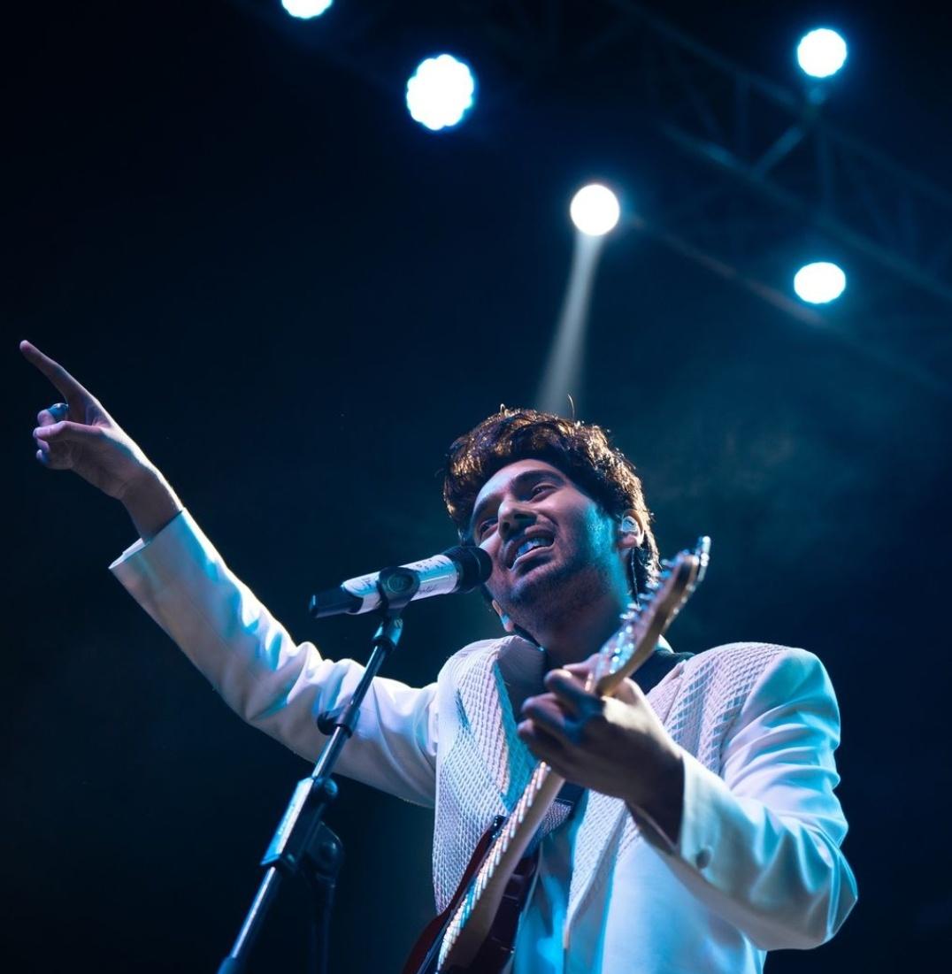 suhaniiiii1201's tweet photo. Armaan meerante maaku chaala istam @ArmaanMalik22 ๐ซถ๐ป
(P.s learnt from the best @Bhavii_AM ๐ค hehe)
#AMTelugu #AMLanguagesWeek #InTheAMVerse https://t.co/lcGRbzVYNz