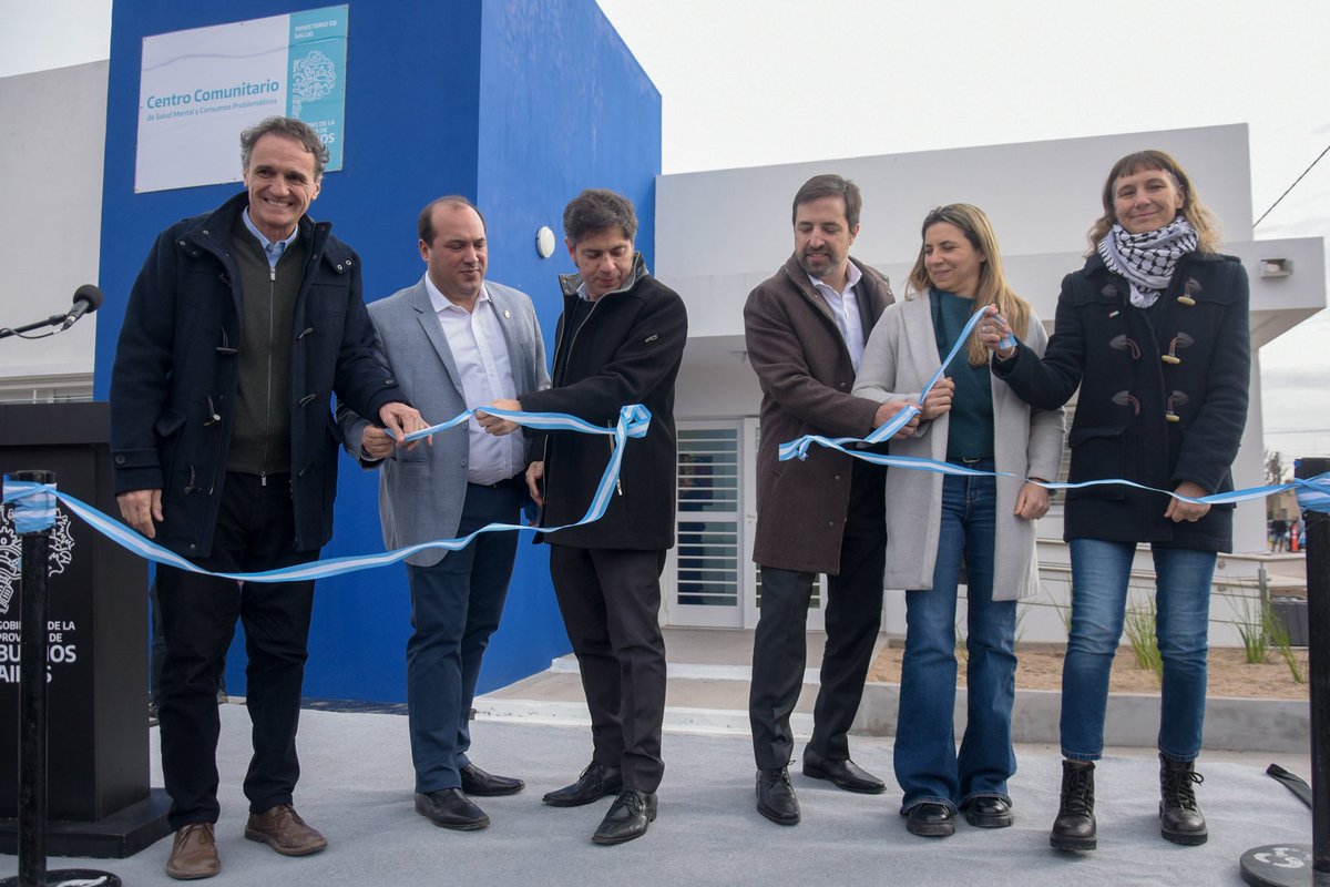 nkreplak's tweet photo. Inauguramos un Centro Comunitario de Salud Mental y Consumos Problemáticos en #TrenqueLauquen y ya son 33 nuevos espacios en toda la PBA

Son dispositivos abiertos a la comunidad que promueven cuidados y constituyen un eje fundamental en la reforma del sistema bonaerense. Salud también es contar con infraestructura acorde.