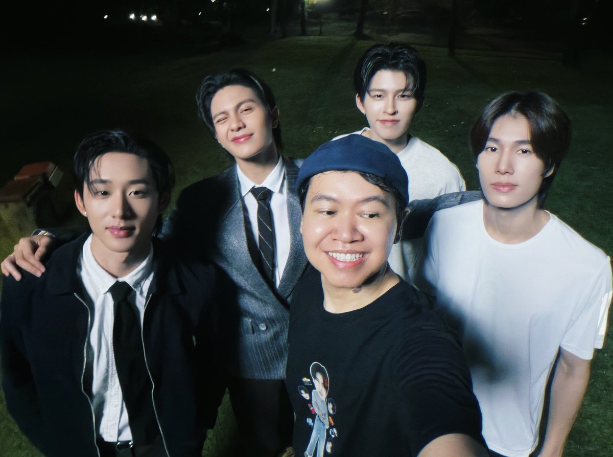 boyslovehub's tweet photo. 🚨 Filming wraps on ‘Peach and Me’, the ‘Me and Thee’ special starring PondPhuwin, PerthSanta, and WilliamEst.

Premieres July 11. #PeachAndMeSeriesLastQ https://t.co/tVZQWI2Nwc