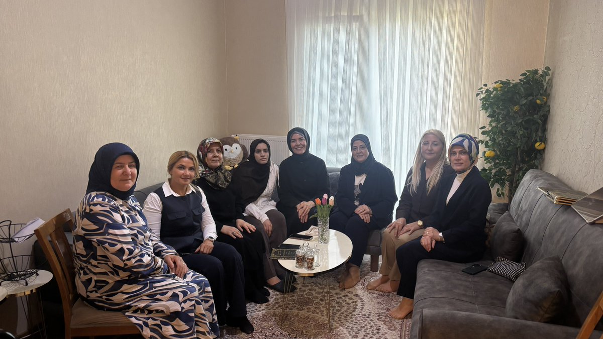 akgul_aysel's tweet photo. Aynı ümmetin duasında, aynı vicdanın çatısı altında…

Tedavi için Filistin’den Türkiye’ye gelen kardeşlerimizi ziyaret ederek yanlarında olduğumuzu bir kez daha hissettirdik.

Cumhurbaşkanımız Sayın Recep Tayyip Erdoğan’ın liderliğinde Türkiye; mazlumun umudu, kimsesizin sığınağı ve kardeşliğin en güçlü adresi olmaya devam ediyor.🇹🇷🇵🇸