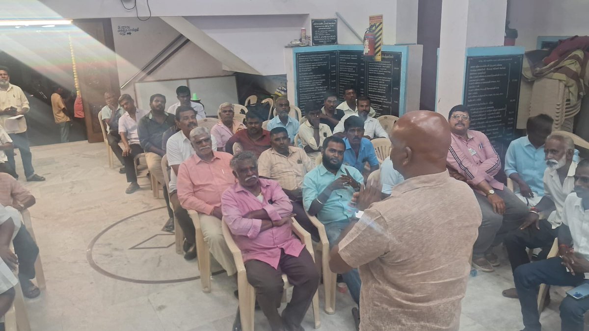 sixfaceT's tweet photo. ஜீலை 26 ல் திருச்செந்தூரில் நடைபெற இருக்கும் பொது கூட்டம் சமந்தமாக திருநெல்வேலி மாவட்டம் பாளையங்கோட்டை சட்டமன்றம் சார்பில் நடைபெற்ற ஆலோசனை கூட்டத்தில் திரு.@SGaneshMoorthy அவர்களும் நானும் கலந்து கொண்டு வழிகாட்டிய போது
ஏராளமான வீ த லீடர்ஸ் இயக்கத்தின் தலைவர்கள் பங்கேற்றனர்... https://t.co/Gr3PCDY70h