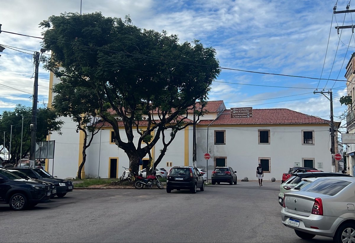 fitolima's tweet photo. A fotografia mostra a antiga Catedral de Natal, oficialmente denominada Igreja Matriz de Nossa Senhora da Apresentação, localizada na Praça André de Albuquerque, no bairro da Cidade Alta, o núcleo histórico onde a cidade foi fundada. É um dos monumentos coloniais mais importantes https://t.co/ds59FhPdD1