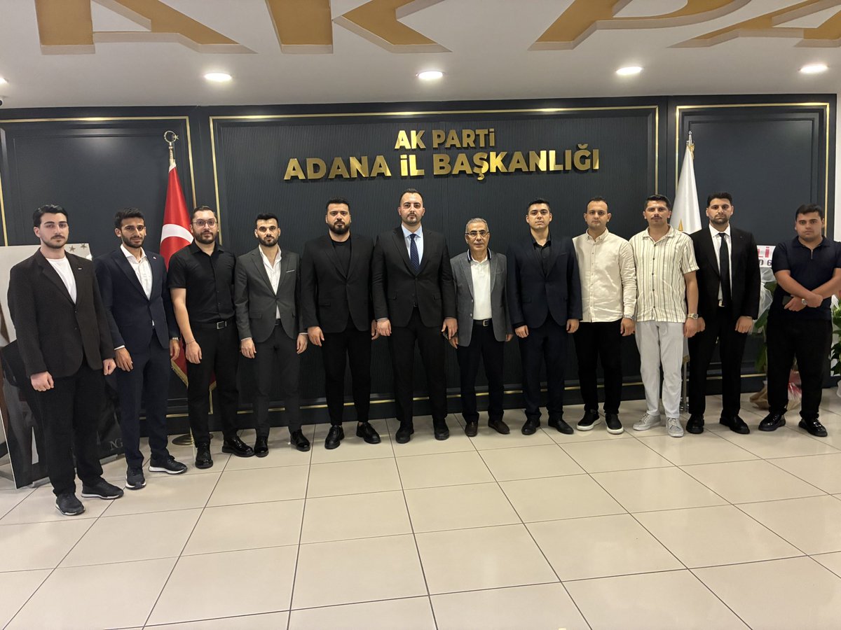 CelikcanMahmut's tweet photo. AK Parti İl Gençlik Kolları Başkanı M.Baki Halis ve yönetim kurulu üyelerine hayırlı olsun ziyaretinde bulunduk.Geleceğimiz olan gençliğin dinamizmi bizleri heyecanlandırdı.Yolları ve bahtları açık olsun. https://t.co/rzfnohW4J7