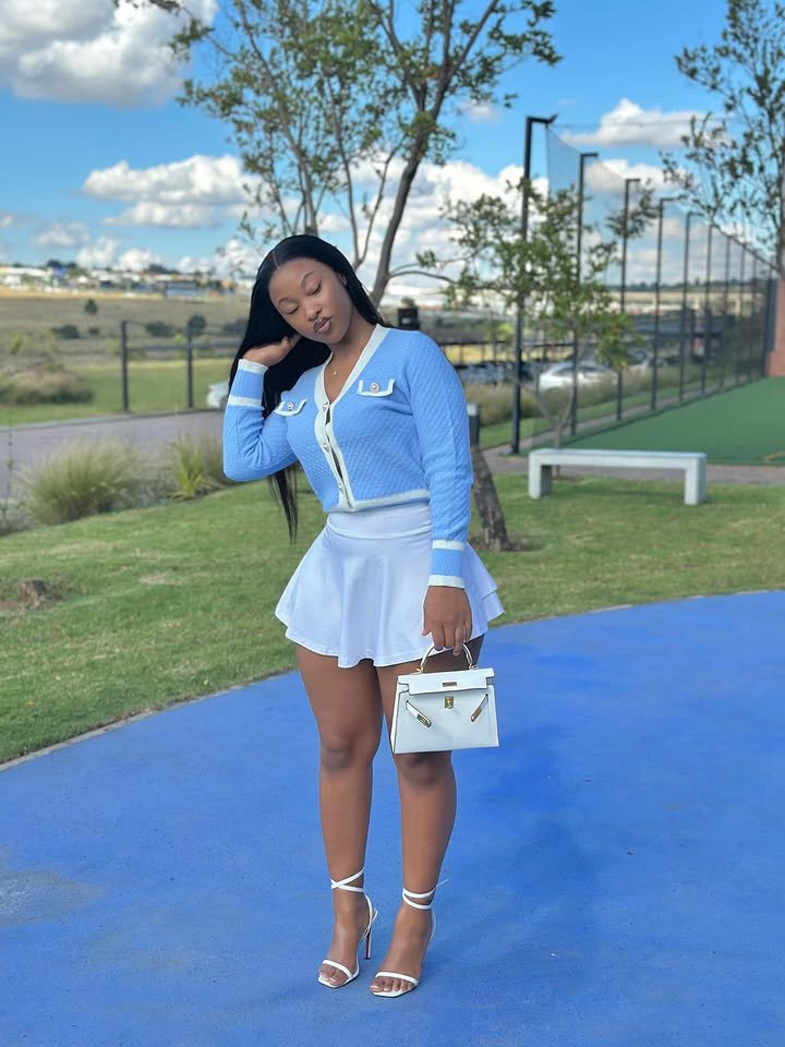 the_boy's tweet photo. Show me a better slim thick body than this 😏 😭🥵 https://t.co/3qAXdkOFSs