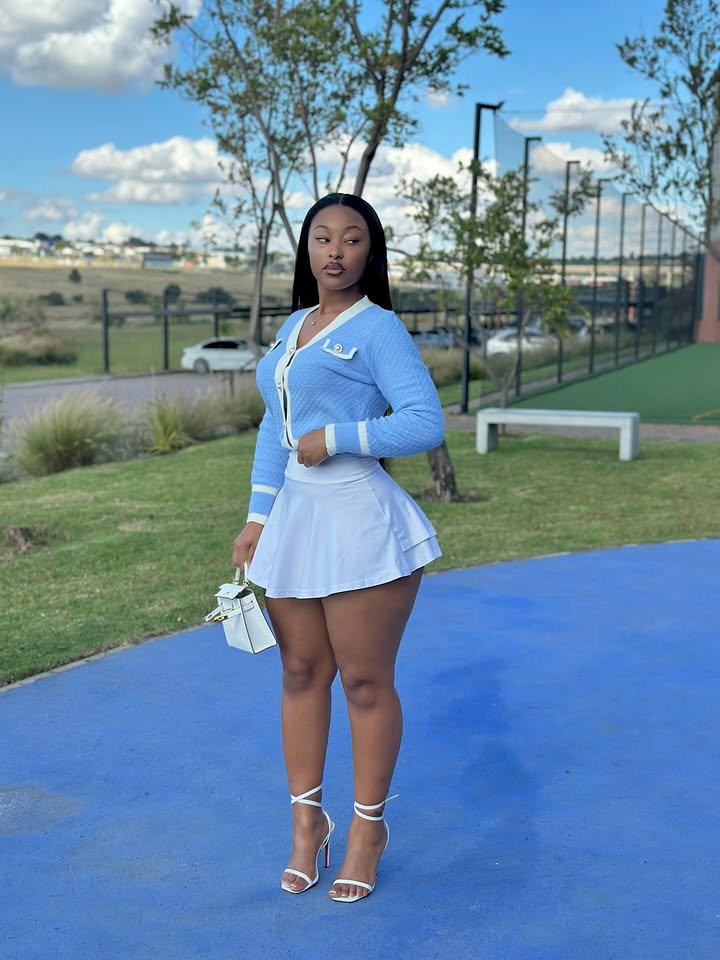 the_boy's tweet photo. Show me a better slim thick body than this 😏 😭🥵 https://t.co/3qAXdkOFSs