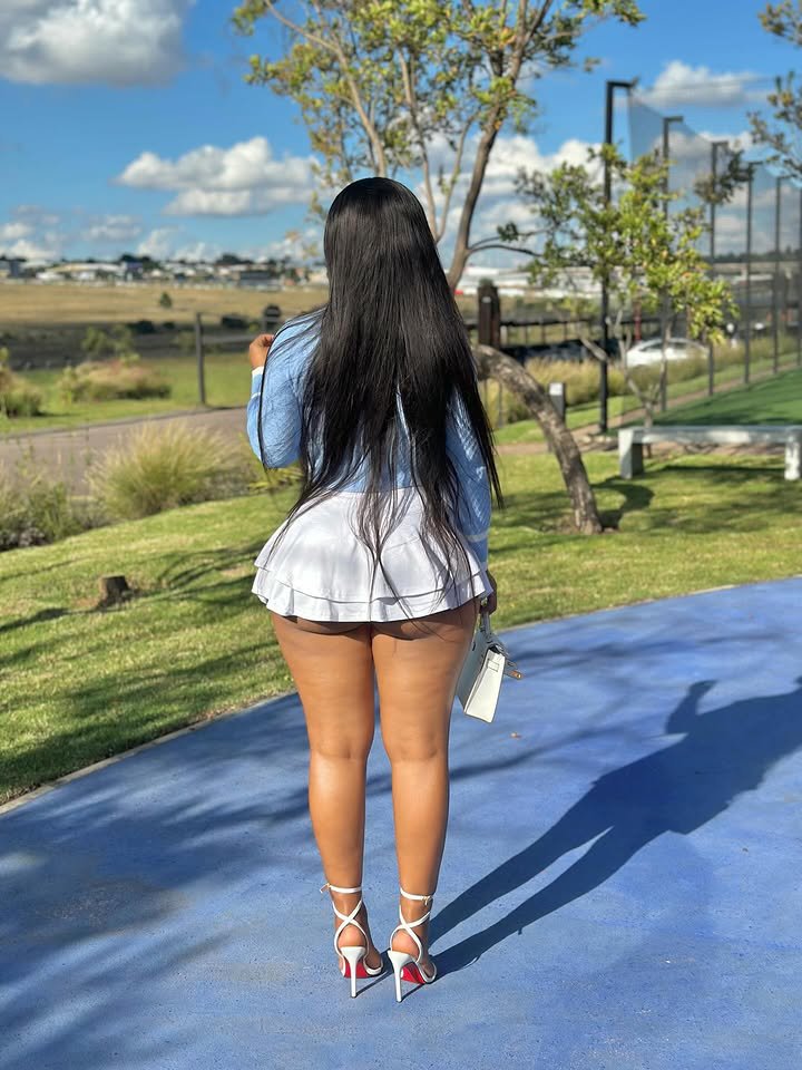 the_boy's tweet photo. Show me a better slim thick body than this 😏 😭🥵 https://t.co/3qAXdkOFSs