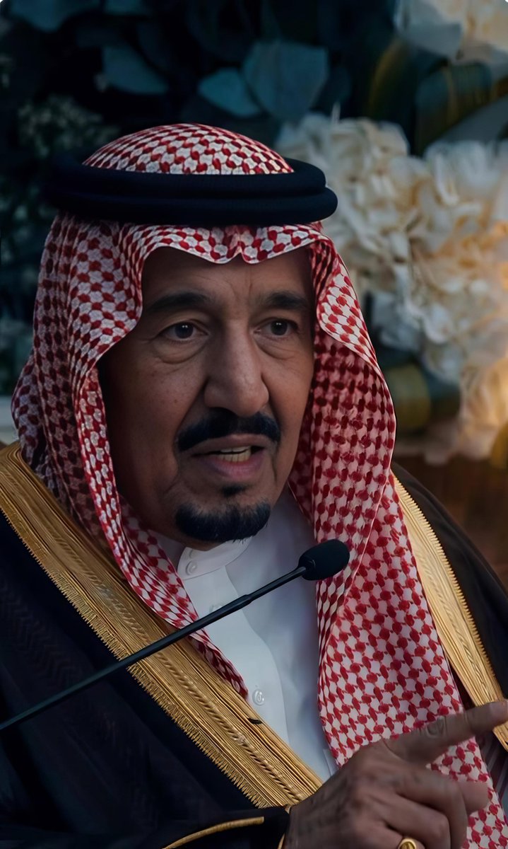 k_h99kh's tweet photo. #خادم_الحرمين_الشريفين
#سلمان_بن_عبدالعزيز

"مليكنا العادل سلمان 
وكلما نظرنا إلى مُحياه الكريم
شعرنا بعزة الإنتماء وهيبة الوطن

يا سيدي أنت ( روح وطن )
تمنحنا القوة لنُفاخر ببلادنا 
بين الأمم 

حفظك الله ورعاك وأدام عليك 
كامل الصحة والعافية وجعل 
التوفيق والسداد حليفك 💚🇸🇦"
✍🏻 خالد بن عبدالله