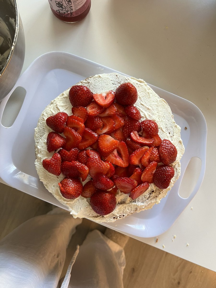 nunnipm's tweet photo. อยากกินเค้กสตอเบอรี่อีก https://t.co/IeTvBsp5L7