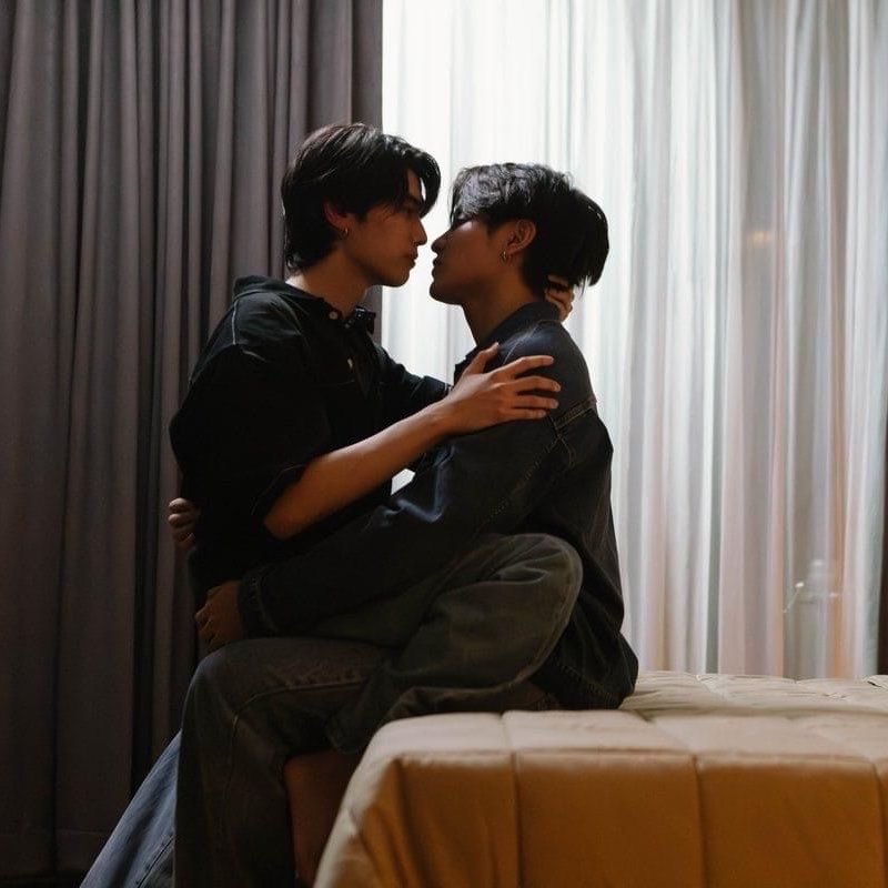 bnsungie's tweet photo. all i can see is binsung… https://t.co/OrEgRuBW4b