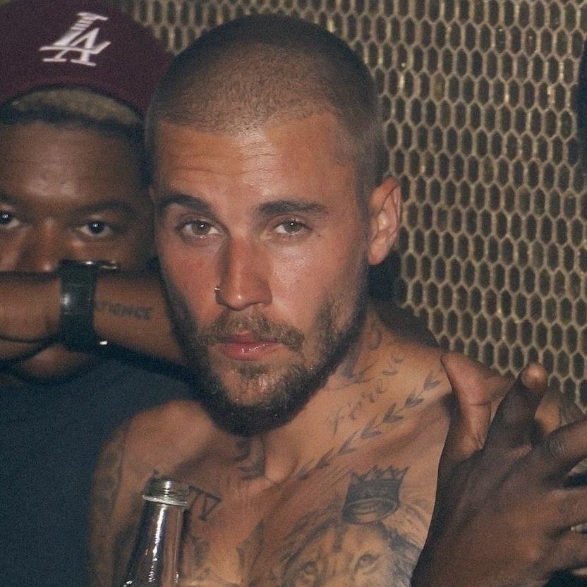 poptime's tweet photo. Com ou sem notebook? Justin Bieber irá performar no final da Copa do Mundo 2026 no dia 19 de julho. https://t.co/RtMUe06Yx3