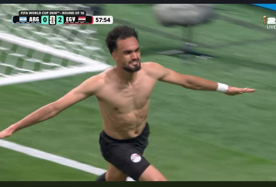 wildthing_x69's tweet photo. @_01Legion The same dumbass who didn’t receive a yellow for taking his shirt off but it’s rigged eh? Lmaooo https://t.co/cMBgV5uakN