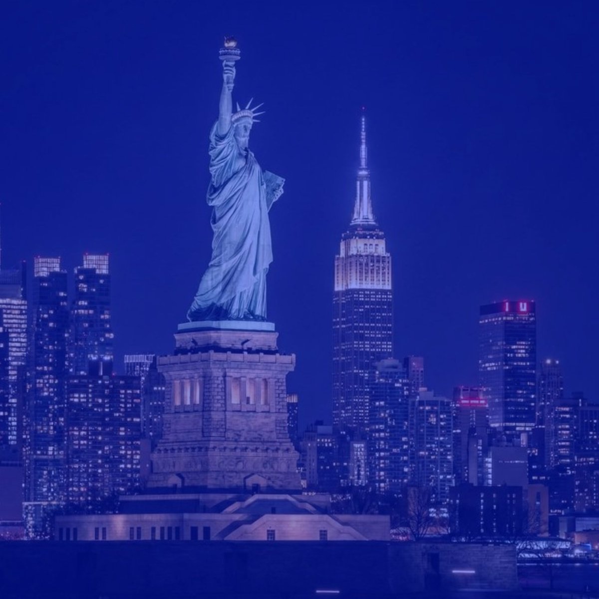 AstridAeris's tweet photo. New York city's never looked so blue https://t.co/zyzezwEW1L