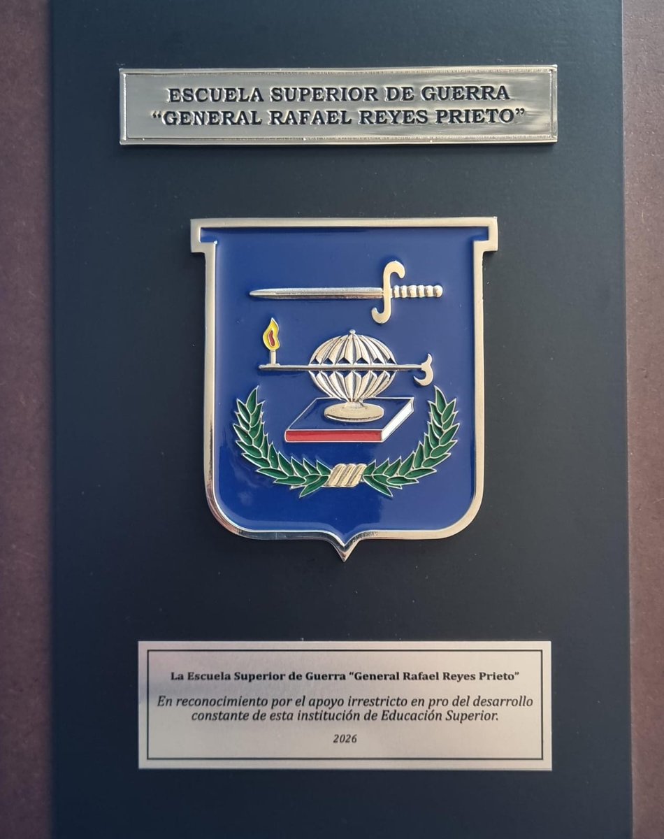 janielmelamed's tweet photo. ✅La Escuela Superior de Guerra de Colombia @EsdegCol me hizo el honor de invitarme como ponente en su II Congreso de Seguridad y Defensa para hablar de Amenazas Emergentes, Relaciones Internacionales y Cooperación en Seguridad ante un aforo de más de 300 profesionales del área. Como Profesor y Académico del Dpto. de Ciencia Política y Relaciones Internacionales de @UninorteCO fue un verdadero placer asistir.