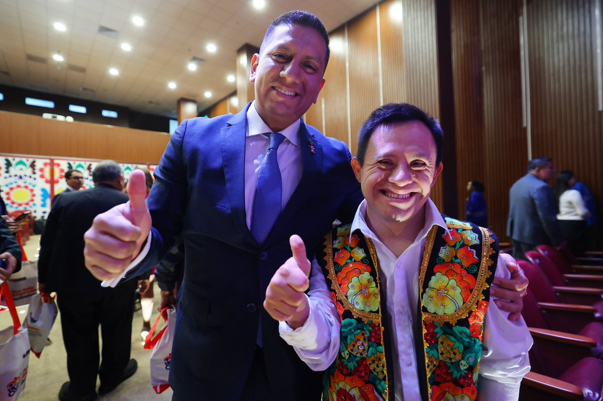 MTPE_Peru's tweet photo. 🤝 Un hito para la inclusión laboral de las personas con discapacidad en el Perú.

El ministro de Trabajo y Promoción del Empleo, Freddy Solano González, suscribió el Pacto Histórico para la Promoción del Empleo de las Personas con Discapacidad, una iniciativa que fortalece el compromiso del Estado con la construcción de un mercado laboral más inclusivo, accesible y con igualdad de oportunidades.

Esta importante iniciativa tendrá un impacto nacional gracias a una inversión superior a S/ 1.7 millones, financiada por FONDOEMPLEO, que permitirá impulsar acciones concretas para promover la empleabilidad, el acceso al trabajo digno y la inclusión laboral de las personas con discapacidad.

La ceremonia contó con la participación de la ministra de Desarrollo e Inclusión Social, Lily Norka Vásquez Dávila; la jefa del CONADIS, Olga Mercedes Villalobos Manrique; el ministro de Comercio Exterior y Turismo, Berthin Enrique Gómez Vela; y el presidente ejecutivo del Seguro Social de Salud (EsSalud), Jaime Moreno Eustaquio, quienes reafirmaron el trabajo articulado para seguir construyendo un país con más oportunidades para todos.

Desde el MTPE continuamos impulsando políticas públicas que eliminen barreras, promuevan la igualdad de oportunidades y permitan que más peruanas y peruanos accedan a un empleo digno, formal e inclusivo.

#MTPE #FreddySolanoGonzález #InclusiónLaboral #Discapacidad #FONDOEMPLEO #EsSalud #Empleo #Perú