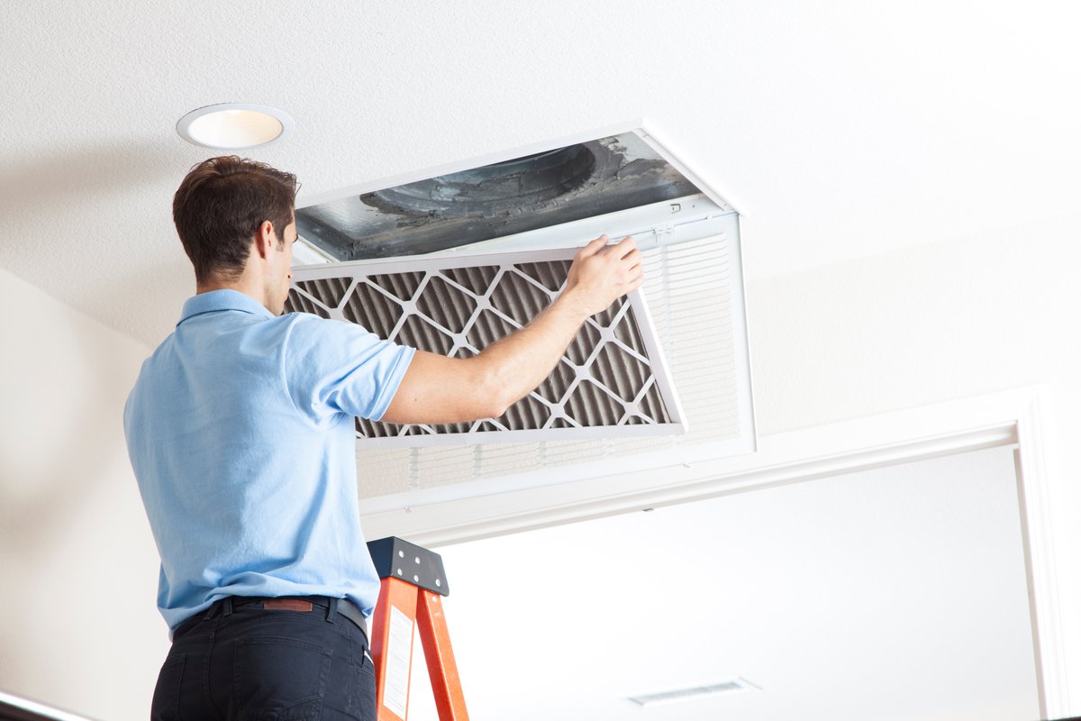 socalgas's tweet photo. As summer temperatures arrive cleaning or replacing your air filters could help improve airflow, conserve energy, and support indoor air quality. Find more home energy-saving tips: https://t.co/I5QDmzRf3z https://t.co/iDmOIlH9eY