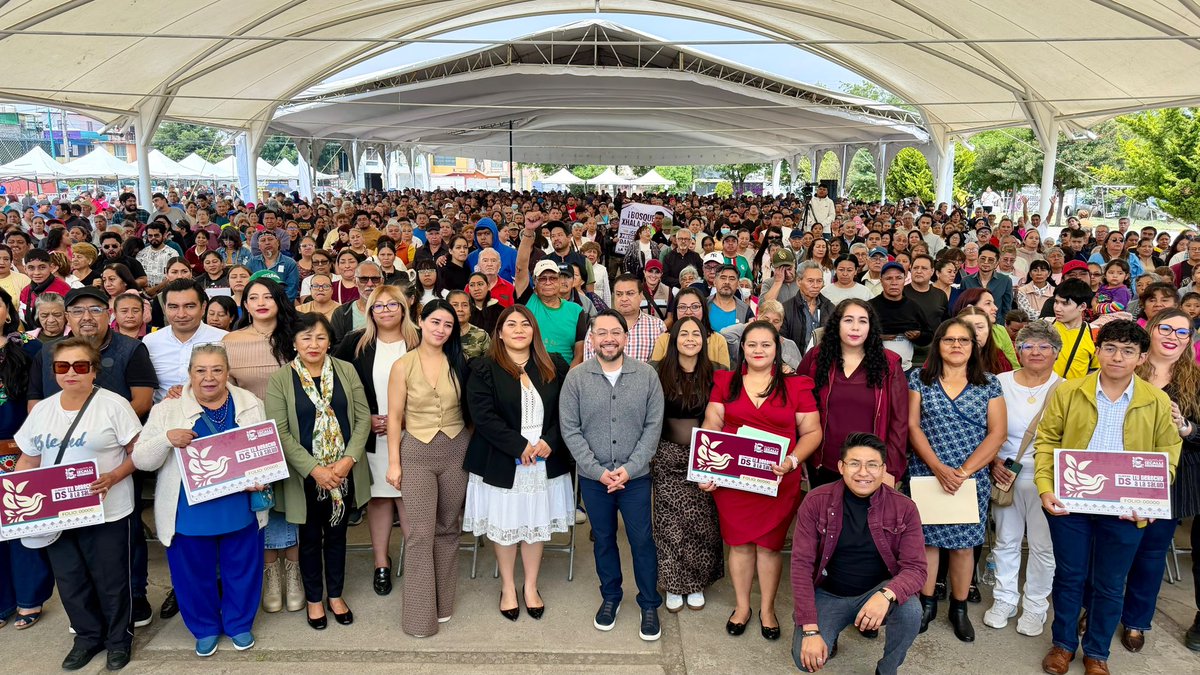 daniel_ser's tweet photo. Me da mucho gusto regresar al Fraccionamiento San Antonio, desde donde seguimos ampliando la cobertura de nuestro programa “Tu Derecho a la Salud”.🧑🏻‍⚕️🌟

Este miércoles fueron entregadas cientos de tarjetas a nuestras vecinas y vecinos de la zona, que pueden acceder a servicios de salud gratuitos y de calidad a través de nuestras cuatro clínicas. 🏥

Agradezco a todas las personas que nos acompañaron en este acto y a quienes cotidianamente hacen posible que miles de izcallenses y sus familias vivan con bienestar.

¡Seguimos trabajando para ustedes!😉

#ServirConPasión #GobiernoCercano #CuautitlánIzcalli