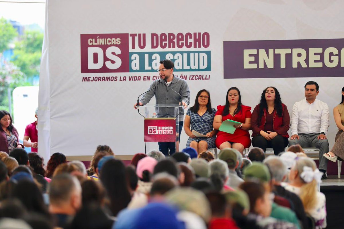daniel_ser's tweet photo. Me da mucho gusto regresar al Fraccionamiento San Antonio, desde donde seguimos ampliando la cobertura de nuestro programa “Tu Derecho a la Salud”.🧑🏻‍⚕️🌟

Este miércoles fueron entregadas cientos de tarjetas a nuestras vecinas y vecinos de la zona, que pueden acceder a servicios de salud gratuitos y de calidad a través de nuestras cuatro clínicas. 🏥

Agradezco a todas las personas que nos acompañaron en este acto y a quienes cotidianamente hacen posible que miles de izcallenses y sus familias vivan con bienestar.

¡Seguimos trabajando para ustedes!😉

#ServirConPasión #GobiernoCercano #CuautitlánIzcalli