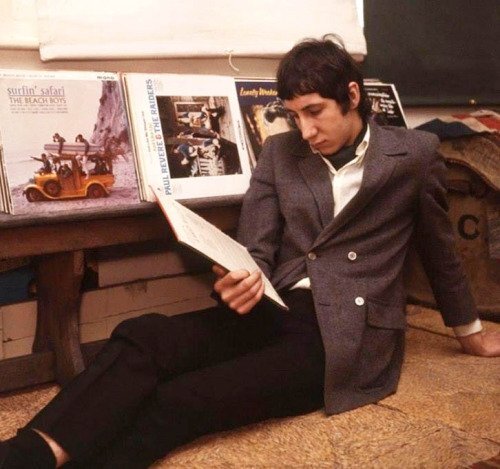 beachboyslegacy's tweet photo. Pete Townshend at home with his record collection in 1966. https://t.co/wdK4PUHQEK