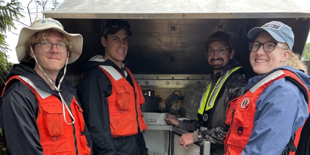 USGS_UMid's tweet photo. Understanding harmful algal blooms starts with getting your boots wet! Our team is back on Lake Superior for a second season of research for the Mixing Zones Harmful Algal Blooms project.

This June, our team collaborated with the Lake Superior National Estuarine Research Reserve, Rensselaer Polytechnic Institute, and the Burke Center for Ecosystem Research for hands-on training ahead of a busy field season.

From June through October, we're sampling in the St. Louis River Estuary (Superior, WI) and Siskiwit Harbor (Cornucopia, WI) to track changes in cyanobacteria populations and better understand their potential to produce toxins.

This kind of long-term, on-the-ground monitoring helps communities and resource managers spot harmful blooms early, protecting drinking water, fisheries, and everyone who relies on the Great Lakes.

📸 1: Olive Stern of Rensselaer Polytechnic Institute takes a measurement of pH, specific conductance, dissolved oxygen, and turbidity at Clough Island. 
📸 2: Addi Knoll of the Lake Superior Reserve captains the boat to Clough Island and Pat Perner of USGS leads the training in sampling methods at this site. 
📸 3: Graduate student Olive Stern of Rensselaer Polytechnic Institute and Pat Perner of USGS collect water samples at Allouez Bay in the St. Louis River Estuary. 
📸 4: Pat Perner of USGS demonstrates the programing of our ISCO autosampler to collaborators Matt Hudson, Rachel Ottinger, and Jack Frame from Burke Center for Ecosystem Research at Siskiwit Harbor in Cornucopia, WI. 

Credit: Anna Baker, USGS.

@LSNERR @RPI @BurkeCenterEco
#WaterScienceWednesday #LakeSuperior #HABs