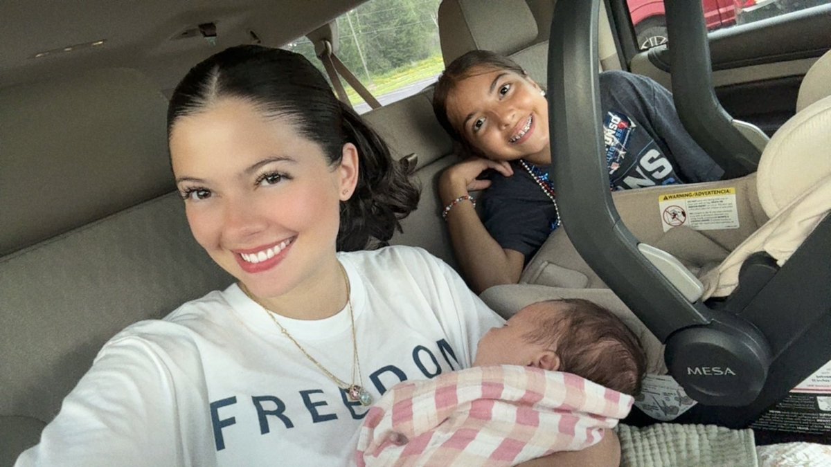 evitaduffy_1's tweet photo. A couple shots of me supporting Michael by rollerblading, pushing baby Rosita in her stroller, and passing out Alfonso for Congress merch! I’m out on the campaign trail everyday with Michael. I’ll even do six parades in one day with a nursing baby in tow because I know he’s the only one with the heart and grit to represent Wisconsin’s 7th the way it deserves. ❤️🇺🇸 @MikeAlfonsoWI