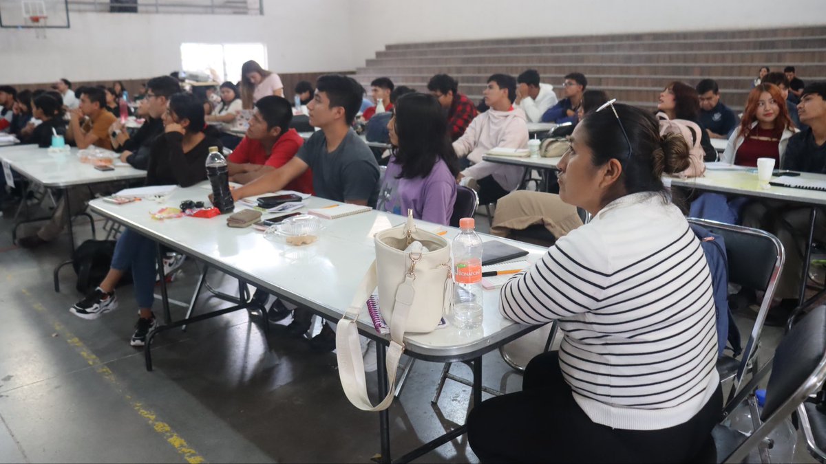 FNERRRSLP2's tweet photo. Tercer día de la Escuela de Fenerianos, nos honró con su presencia la dirigente nacional de la FNERRR, Isolda Morán Reyes. También, engalano nuestro evento, el compañero Luis Manuel Hernández quien impartió la conferencia “como hacer un pliego petitorio”. 

❤️‍🔥🔥 https://t.co/JzWVIvwYMi