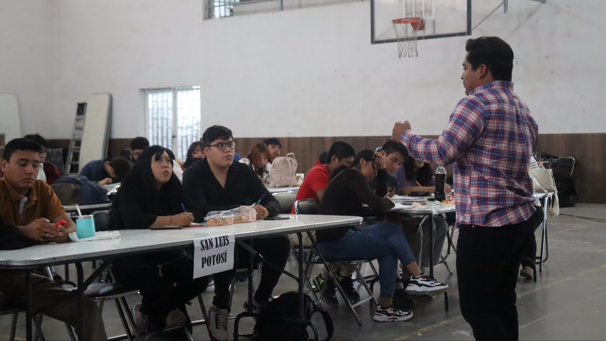 FNERRRSLP2's tweet photo. Tercer día de la Escuela de Fenerianos, nos honró con su presencia la dirigente nacional de la FNERRR, Isolda Morán Reyes. También, engalano nuestro evento, el compañero Luis Manuel Hernández quien impartió la conferencia “como hacer un pliego petitorio”. 

❤️‍🔥🔥 https://t.co/JzWVIvwYMi