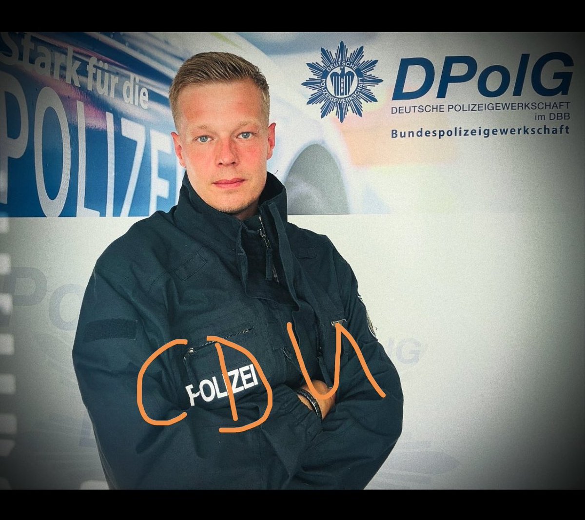 Dr_Martin_Kauer's tweet photo. @M_Ostermann Ich liebe und lebe, was ich mache. 🖤 110 % für die sogenannte "CDU" . Gegen die innere Sicherheit. Gegen die Menschen in unserem Land. Aus Überzeugung, mit Leidenschaft und voller Einsatzbereitschaft. https://t.co/2o3mKnTNZ7