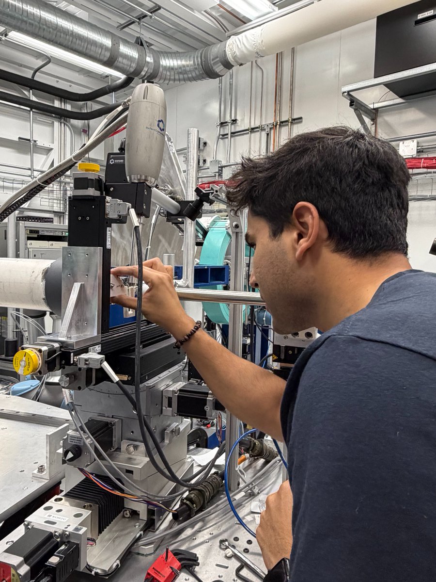 CanadianLightSource tweet media