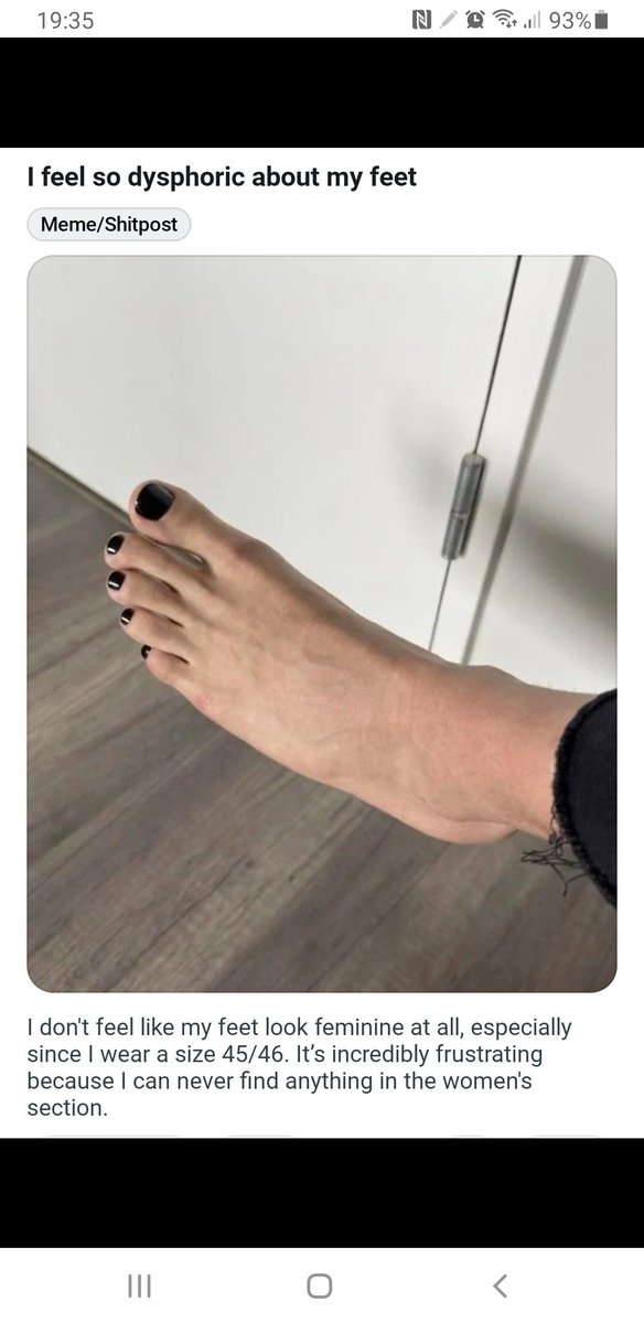 M2kixs's tweet photo. May I suggest the mens shoe section Sir, for those gigantic manly feet. https://t.co/PFt21t3yKQ