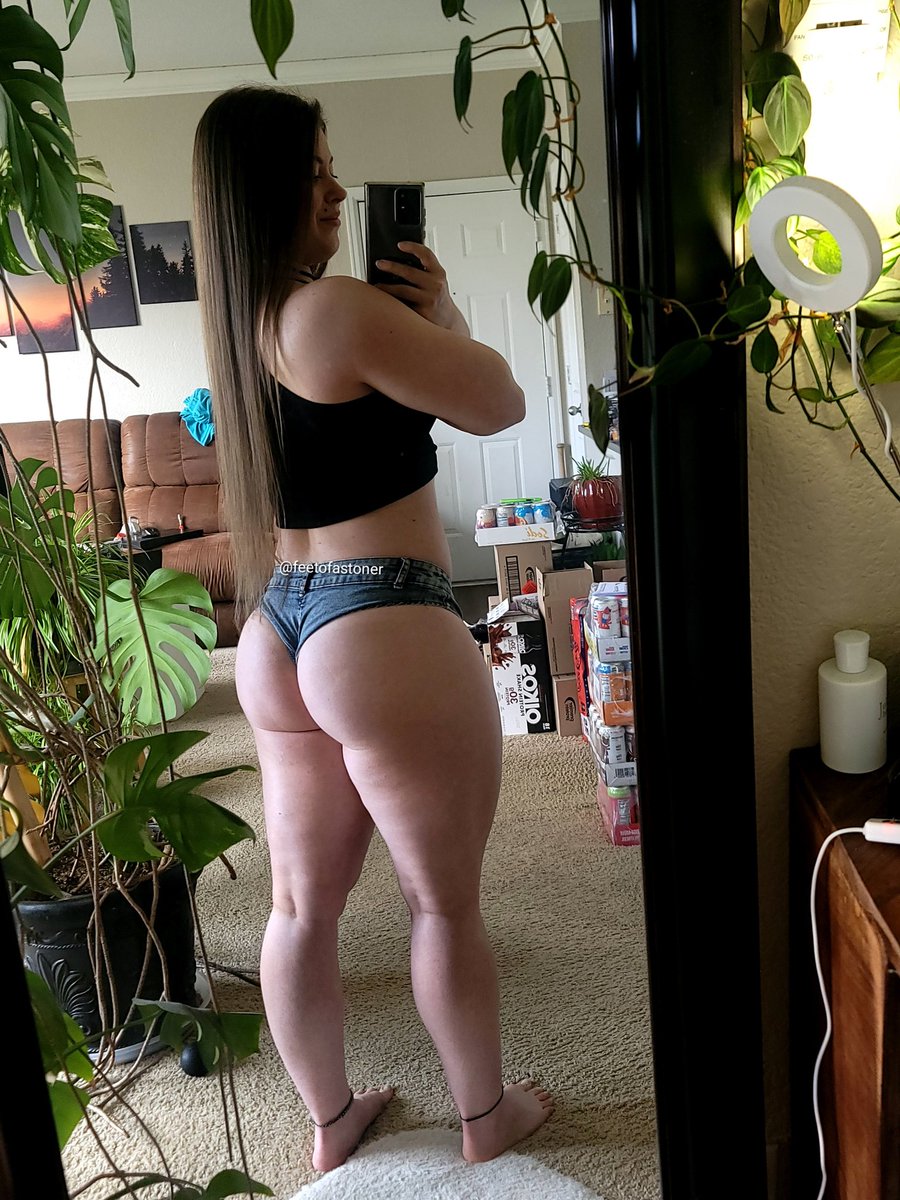feetofastoner's tweet photo. RT if you love pawgs 🍑 https://t.co/4aKyGMGXSm