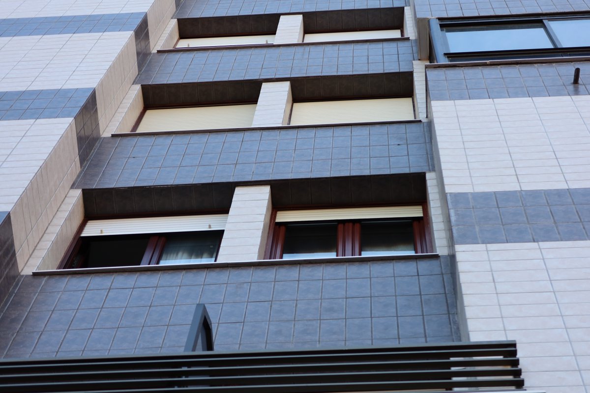 obrasinsignia's tweet photo. Compartimos, en el blog, el resultado final de esta intervención de demolición y reconstrucción de fachada realizada en Portugalete.
https://t.co/Uph1sSUCq7
#RehabilitacionDeFachadas #SATE #AislamientoTermico #Fachadas #Portugalete #Bizkaia #Construccion https://t.co/zaOU53uW9S