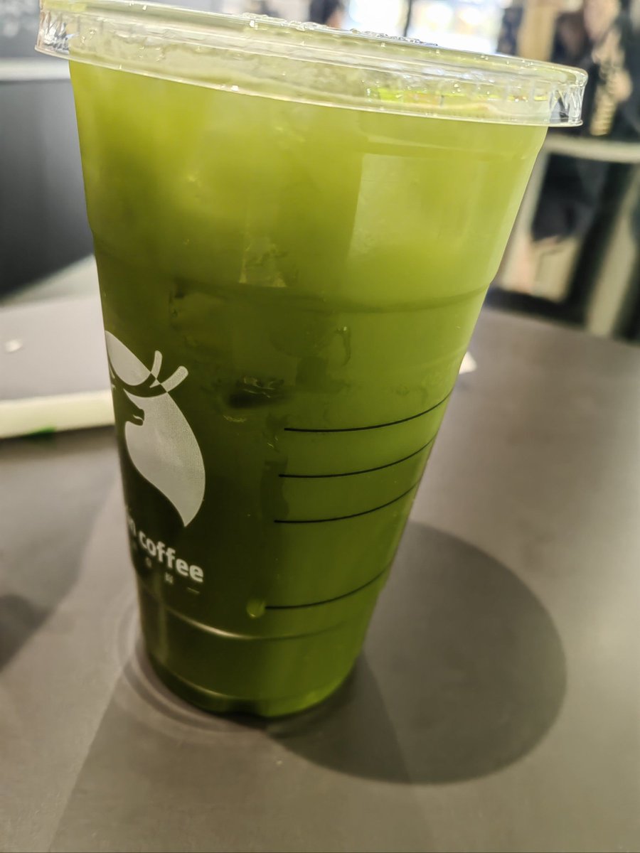 JoshuaCroscd1h's tweet photo. Craving a quick pick-me-up Whip up a 5-min iced honey lemon matcha latte: brew 1 tsp matcha + 1 cup warm water, stir in 1 tbsp honey, top with ice and fresh lemon wedge https://t.co/0vaNpE2xzE