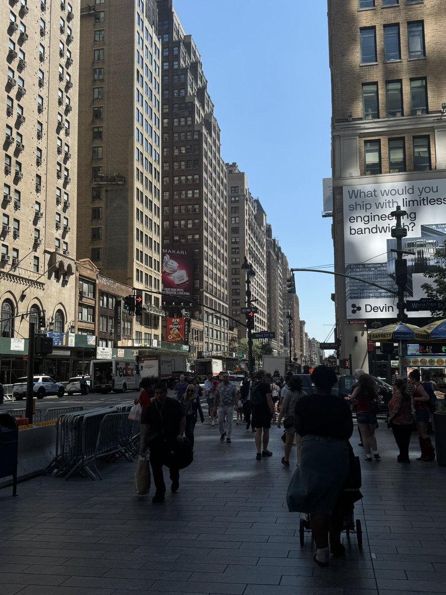 l1ber1angirl's tweet photo. in nyc listening to invincible 🤍 https://t.co/QFW1BQQhq4