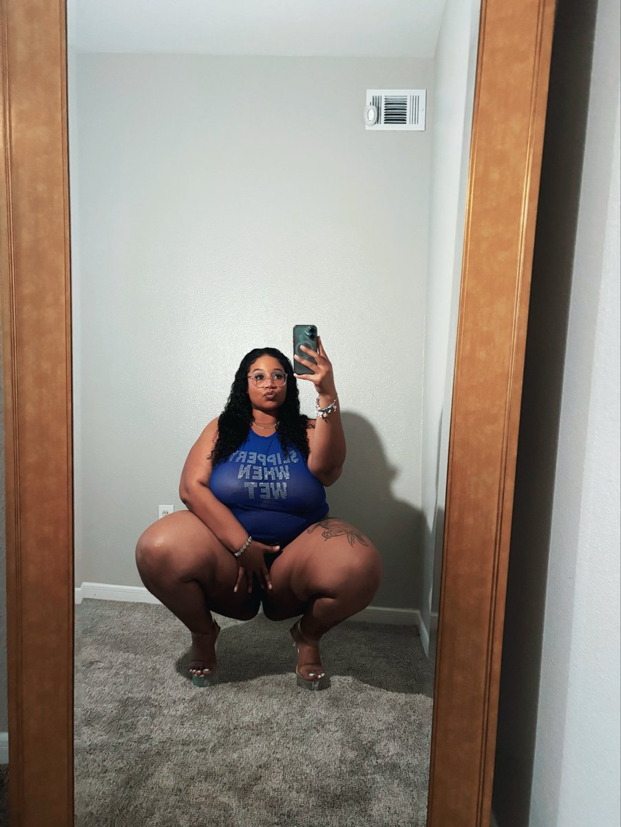 BiggDebbiecakez's tweet photo. Slippery when wet 🌊 https://t.co/aXhHjYDEdh