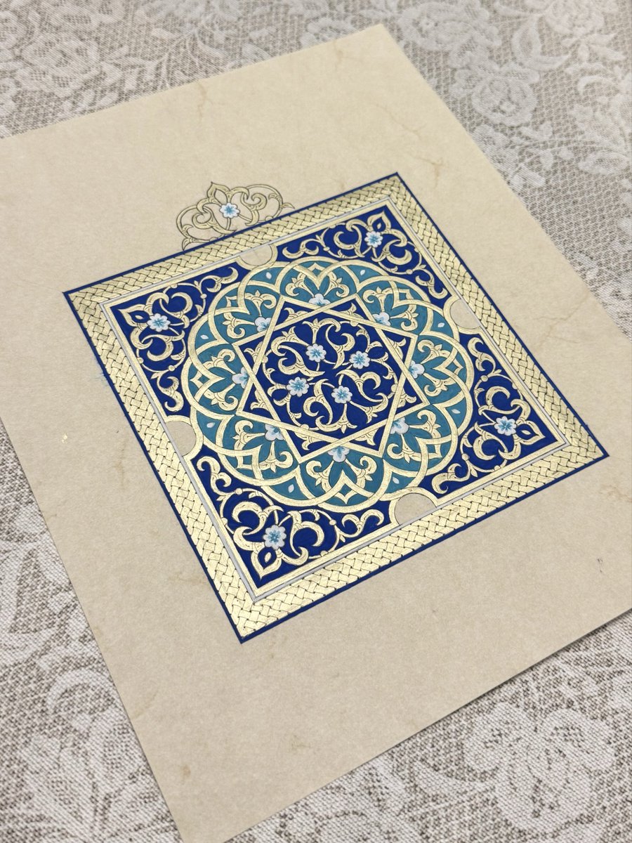 AishaRec's tweet photo. من التخطيط إلى التذهيب… التلوين… والتحديد
زخرفة أندلسية مغربية😍 https://t.co/4N3y0uAcAU
