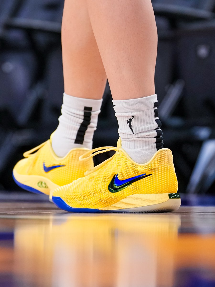 houseofheat's tweet photo. FIRST LOOK 😳

Caitlin Clark debuts the 'Yellow" Nike Caitlin 1 https://t.co/nE6ZlsFSyw