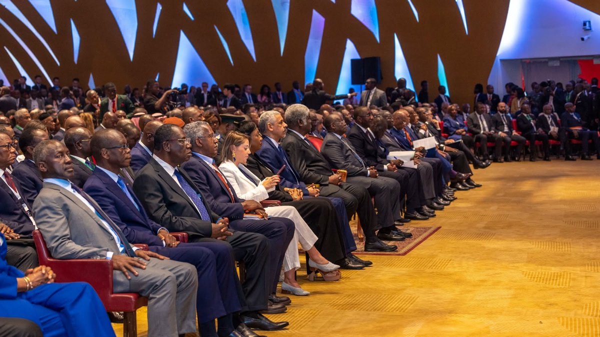 DonJeanStephane's tweet photo. 𝐏𝐍𝐃 𝟐𝟎𝟐𝟔-𝟐𝟎𝟑𝟎 : Les investisseurs institutionnels promettent 𝟖𝟎 𝐌𝐢𝐥𝐥𝐢𝐚𝐫𝐝𝐬 𝐝𝐞 𝐃𝐨𝐥𝐥𝐚𝐫𝐬 𝐔𝐒 pour soutenir les ambitions de la Côte d'Ivoire. #BulletinDiplomatique https://t.co/D9ePvL3ml3