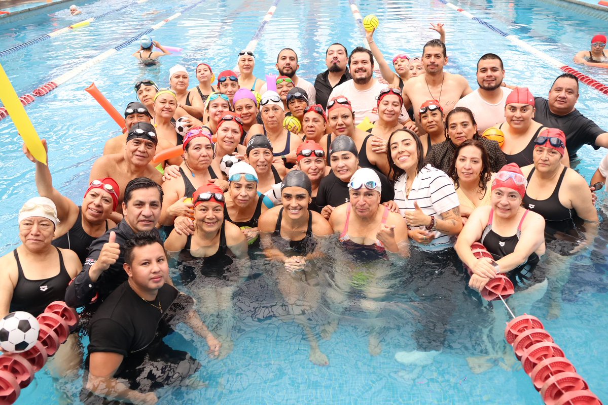 AlessandraRdlv's tweet photo. Hoy tuvimos una gran clase de Aqua Zumba en el Deportivo 5 de Mayo junto a las vecinas de Tlatelolco. Cada clase es un espacio para cuidar la salud, fortalecer la comunidad y demostrar que cuando nos movemos juntos, también avanzamos juntos.

Seguimos llenando nuestros deportivos de vida, energía y comunidad. 🏊‍♀️💃