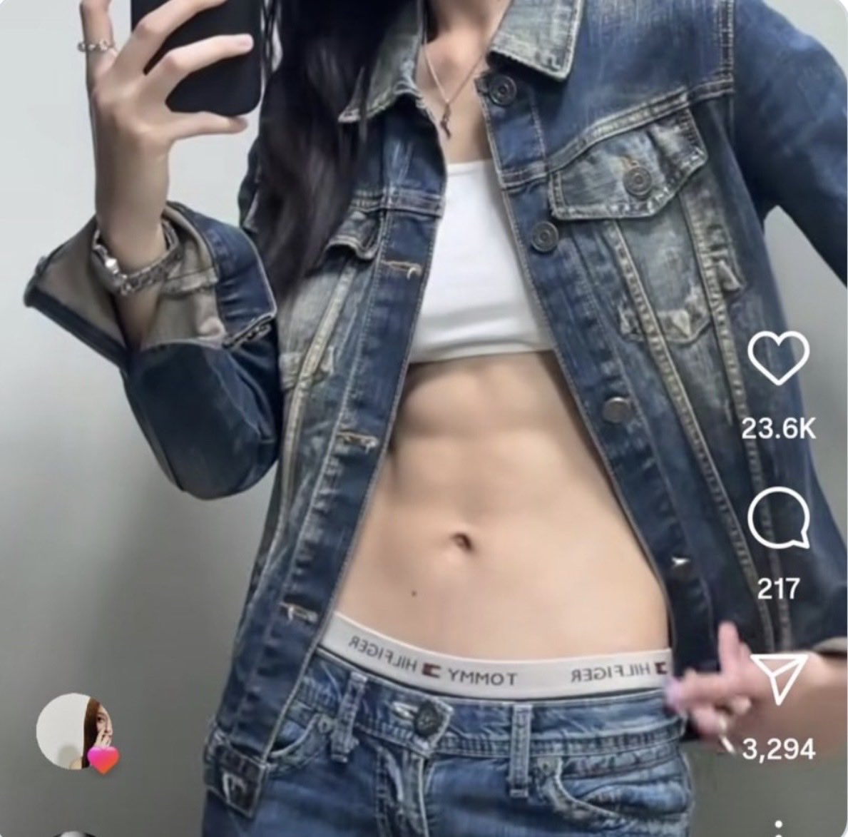 heremeloud's tweet photo. Perfect timing to expose her https://t.co/mSfRiRiLBG