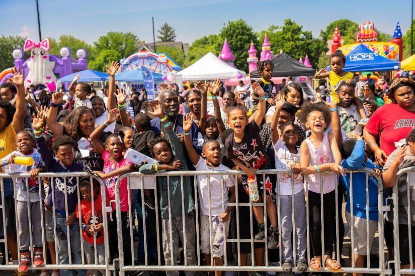Spectrum_Gov's tweet photo. Homer Blow’s Annual Birthday Party for the Kids in Milwaukee, WI, is a community tradition rooted in connection. At the event, we presented digital devices to help expand digital opportunities for local families. Thank you to @SenatorDrake, Milwaukee Mayor @CavalierJohnson, and local leaders for joining us.