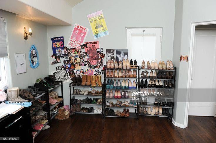 moonllightbella's tweet photo. morro com essas fotos dela no quarto dela em 2012 https://t.co/OLEsXMtv4n