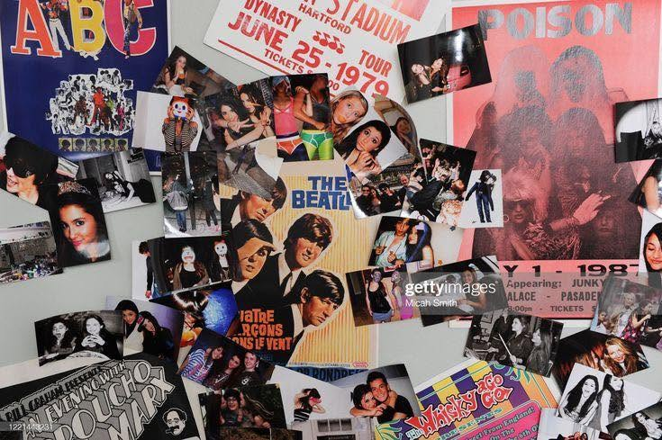 moonllightbella's tweet photo. morro com essas fotos dela no quarto dela em 2012 https://t.co/OLEsXMtv4n