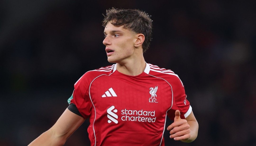 Corballyred's tweet photo. Our Centre Back situation 👇🧐 

Van Dijk is 35😢

Jacquet is just 20 and Leoni is just 19 returning from an ACL.

Gomez can't be relied on to stay fit for 2 games in a row❌ 

Are we expecting Van Dijk to play every single game again

Where is the links to Konate replacement???

Surely we can't think we have enough at CB🤭 

Remember we have Hughes in charge of recruitment and he is likely leaving.

What a shambles 😡