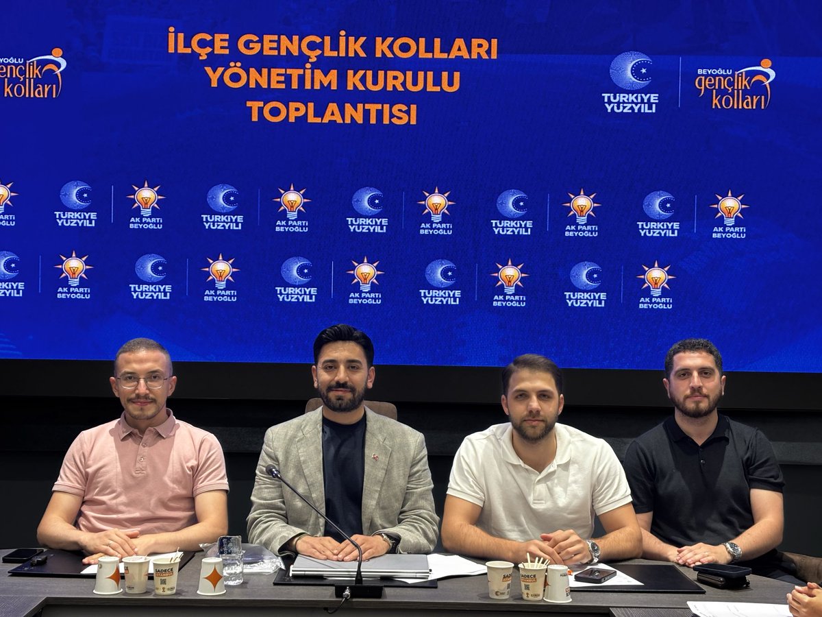 beyogluakgenc's tweet photo. Haftalık olağan yönetim kurulu toplantımızı ilçe gençlik kolları başkanımız başkanlığında il yönetim kurulu üyemizin ve teşkilatımızın kıymetli mensuplarıyla ilçe başkanlığımızda gerçekleştirdik. https://t.co/GkpimikXky