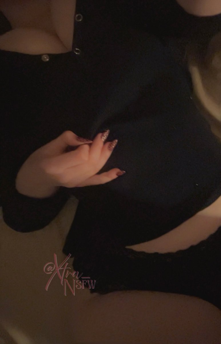 nsfw_stellaa's tweet photo. low qual but dont i look comfy https://t.co/NwF3q8wvqI