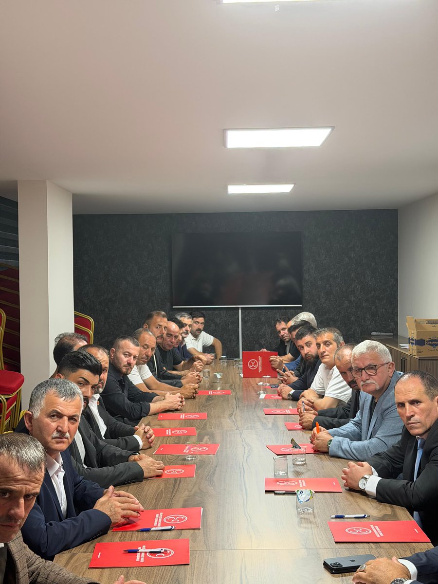 MHPpendik_'s tweet photo. İlçe Başkanımız Sn. Muharrem Kır’ın başkanlığında; Bölge Başkanlarımız ve Mahalle Başkanlarımızın katılımıyla istişare toplantımızı gerçekleştirdik.

Hayırlara vesile olsun Milliyetçi - Ülkücü hareket payidar olsun. https://t.co/d4QSs6bqXK
