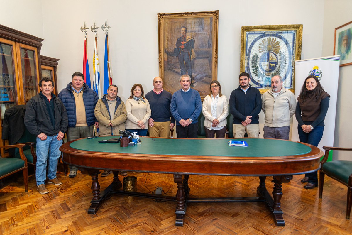 IdTacuarembo's tweet photo. La Intendencia de Tacuarembó y el MVOT firmaron un convenio para fortalecer la integración social y urbana, atender situaciones de vulnerabilidad habitacional y desarrollar proyectos en distintas localidades.
#IDT #Gestión https://t.co/ROk061C9aZ