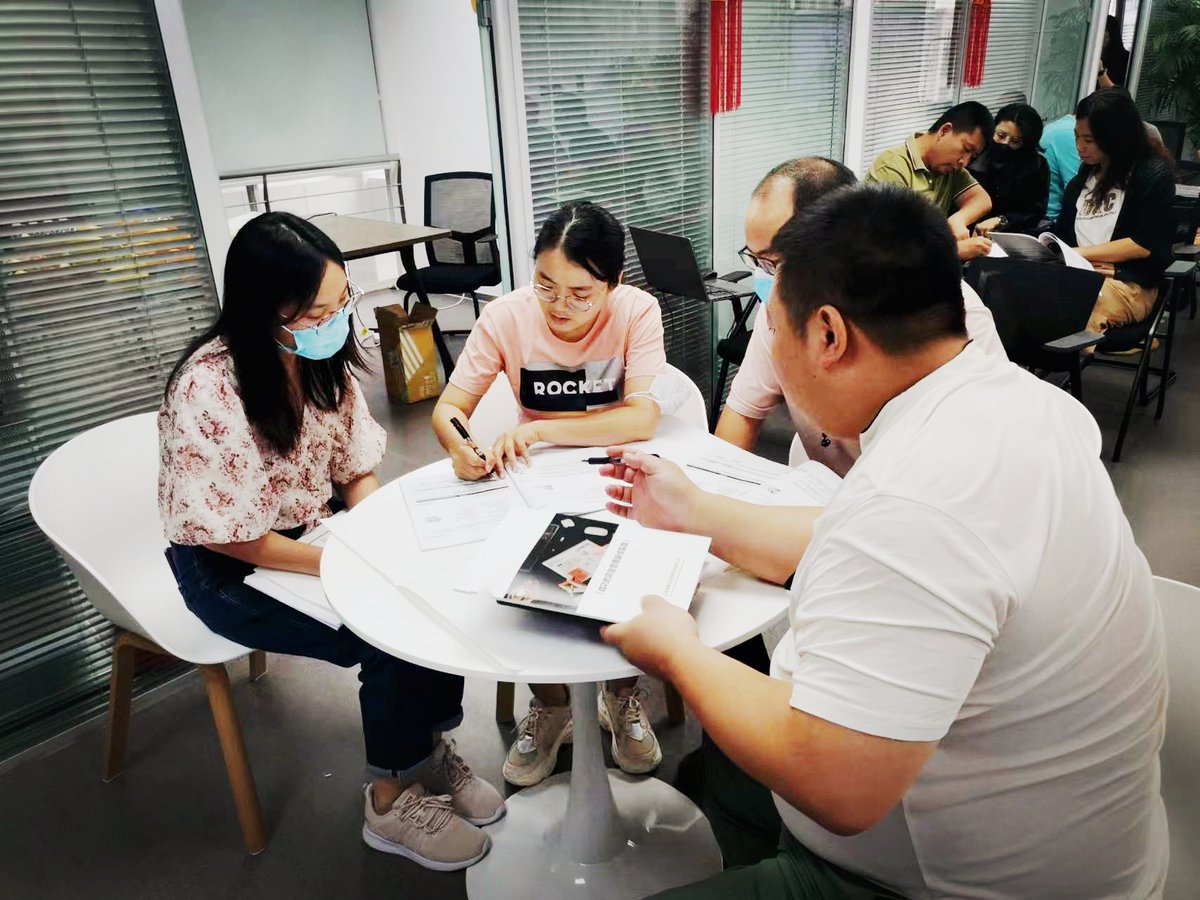 MaryCat8888's tweet photo. Teamwork makes the dream work! We nailed our project milestone together with quick brainstorming and shared effort  ， https://t.co/h6nyVfpGI9